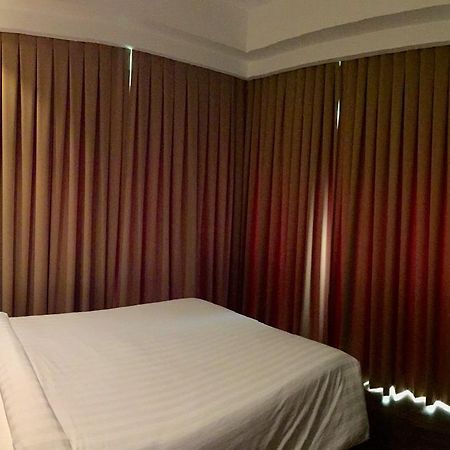 Padgett Place Prime Suites Cebu Buitenkant foto