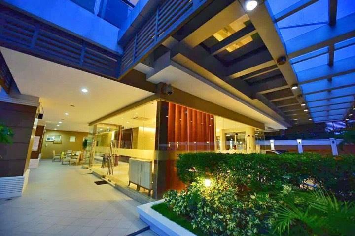 Padgett Place Prime Suites Cebu Buitenkant foto