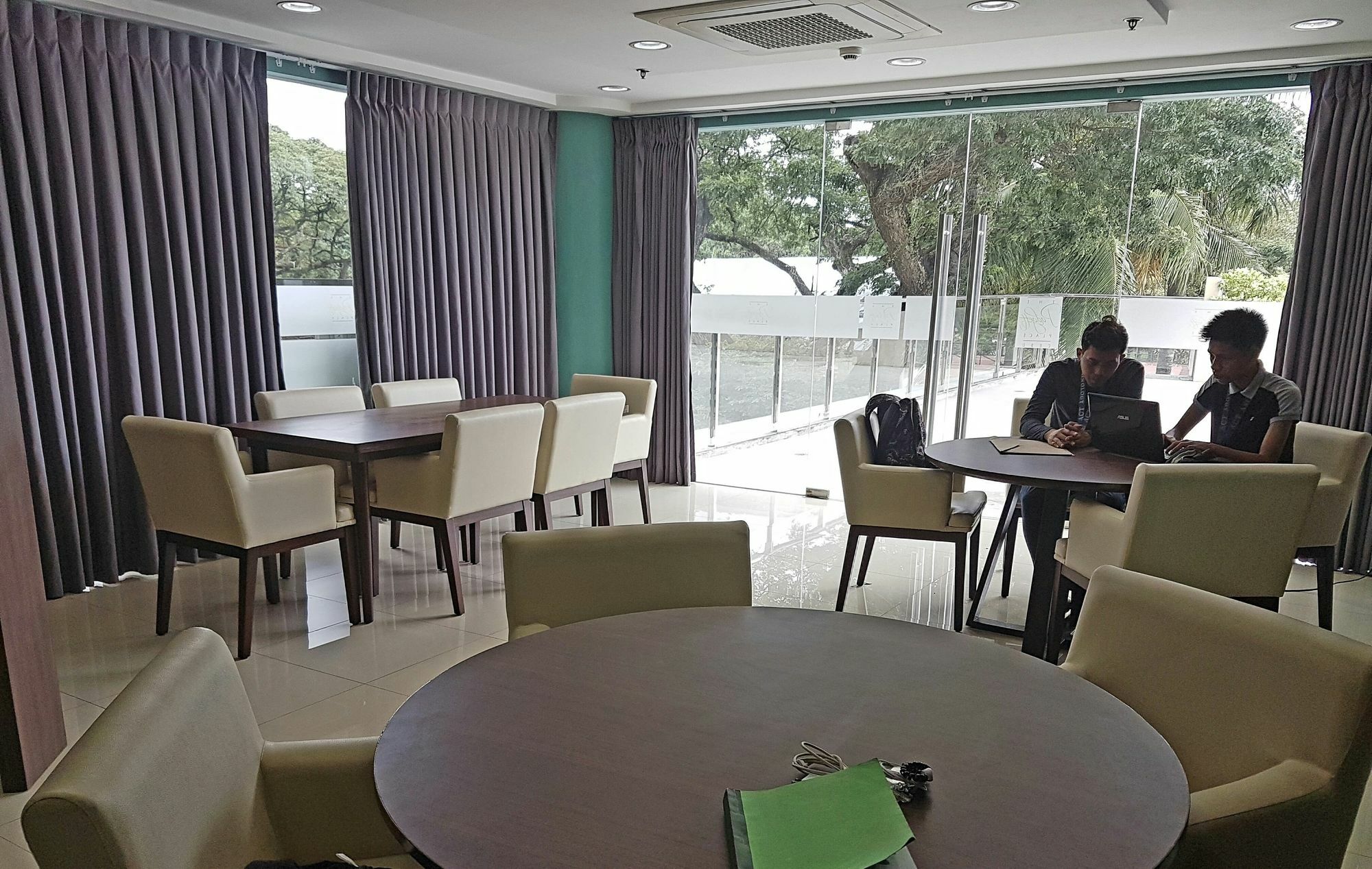Padgett Place Prime Suites Cebu Buitenkant foto
