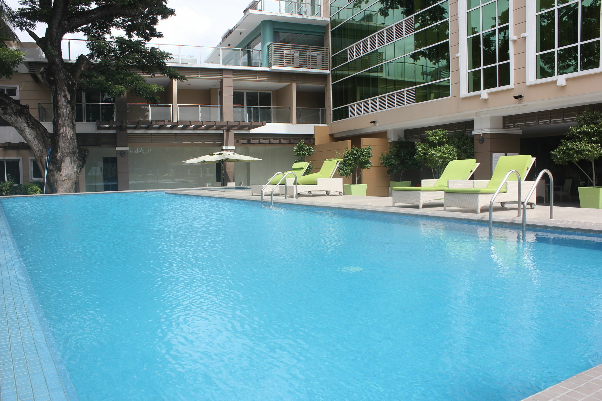 Padgett Place Prime Suites Cebu Buitenkant foto