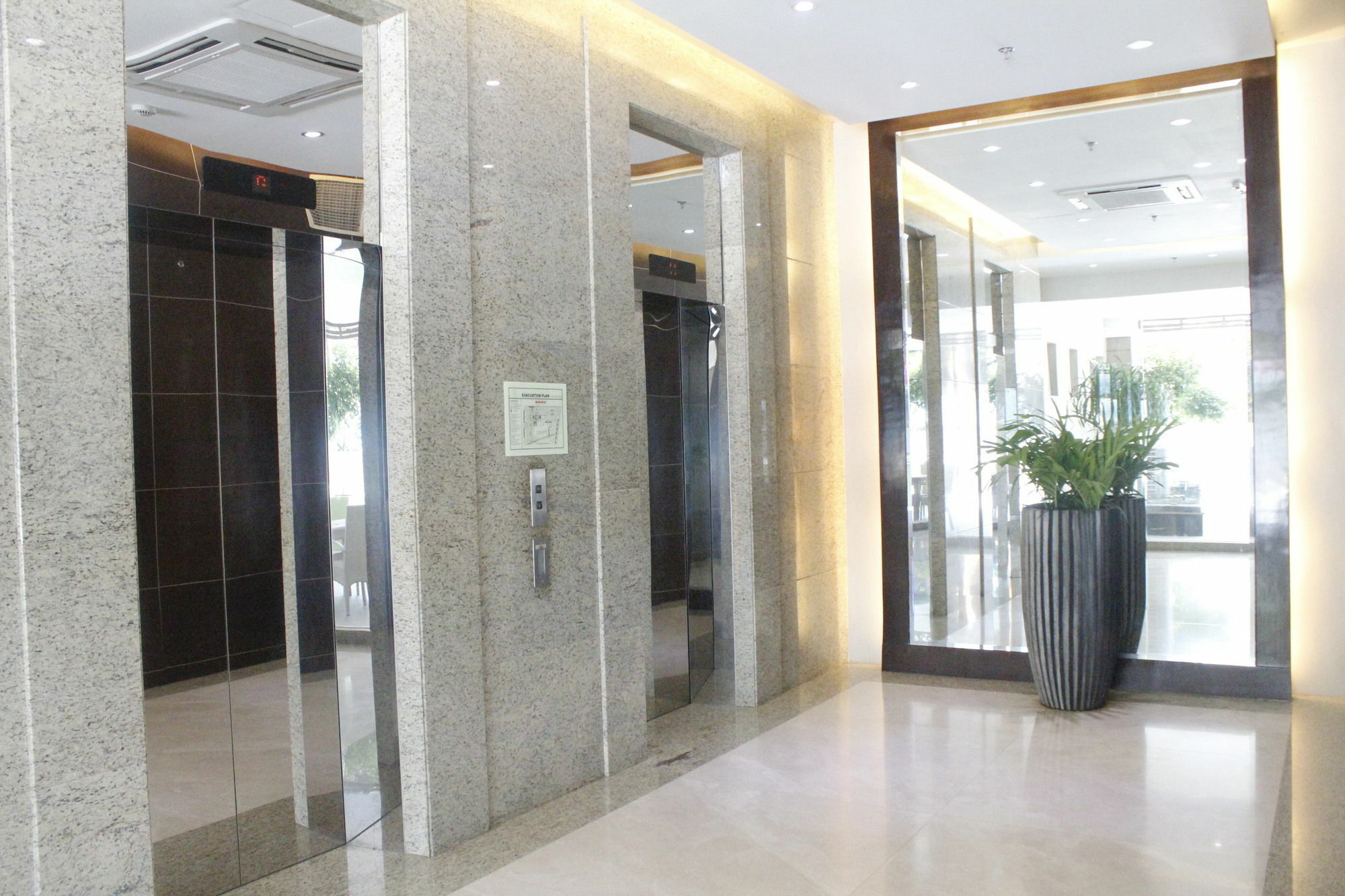 Padgett Place Prime Suites Cebu Buitenkant foto